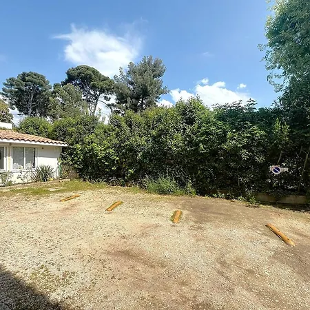 T2 Refait A Neuf Avec Jardin Et Parking A St Cyr Sur Mer, Proche - Fr-1-770-48