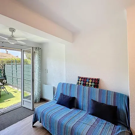 T2 Refait A Neuf Avec Jardin Et Parking A St Cyr Sur Mer, Proche - Fr-1-770-48