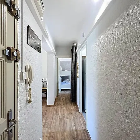 Apartment T2 Refait A Neuf Avec Jardin Et Parking A St Cyr Sur Mer, Proche - Fr-1-770-48 *
