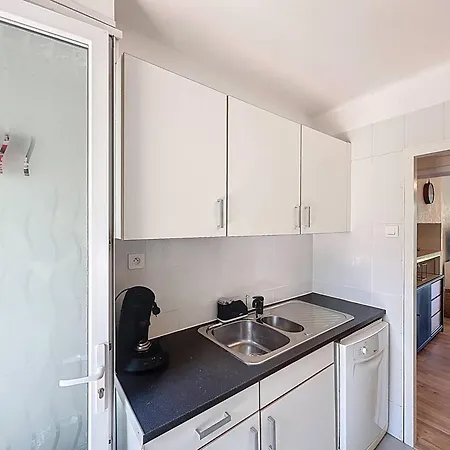 Apartment T2 Refait A Neuf Avec Jardin Et Parking A St Cyr Sur Mer, Proche - Fr-1-770-48 *