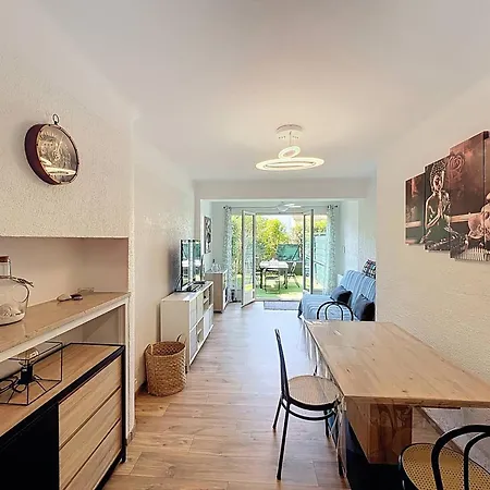 Apartment T2 Refait A Neuf Avec Jardin Et Parking A St Cyr Sur Mer, Proche - Fr-1-770-48