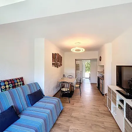 Apartment T2 Refait A Neuf Avec Jardin Et Parking A St Cyr Sur Mer, Proche - Fr-1-770-48